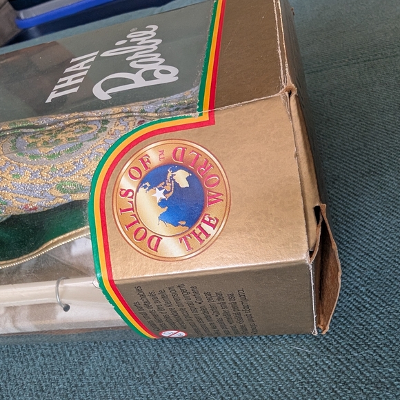 NIOB Vintage 1997 Mattel Thai Barbie Collectors Edition Doll Authentic 1990s - Picture 4 of 10